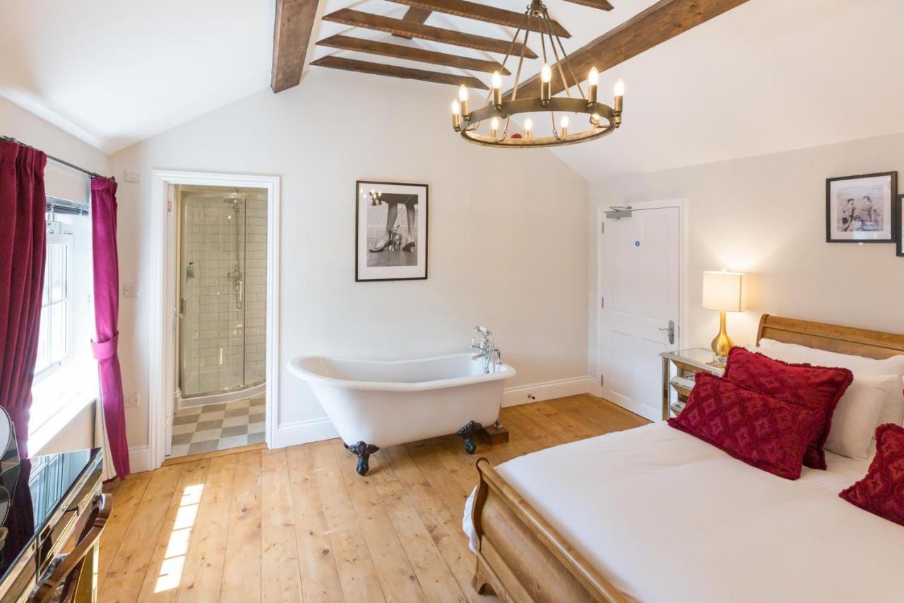 The Dog & Gun Inn Netheravon Chambre photo