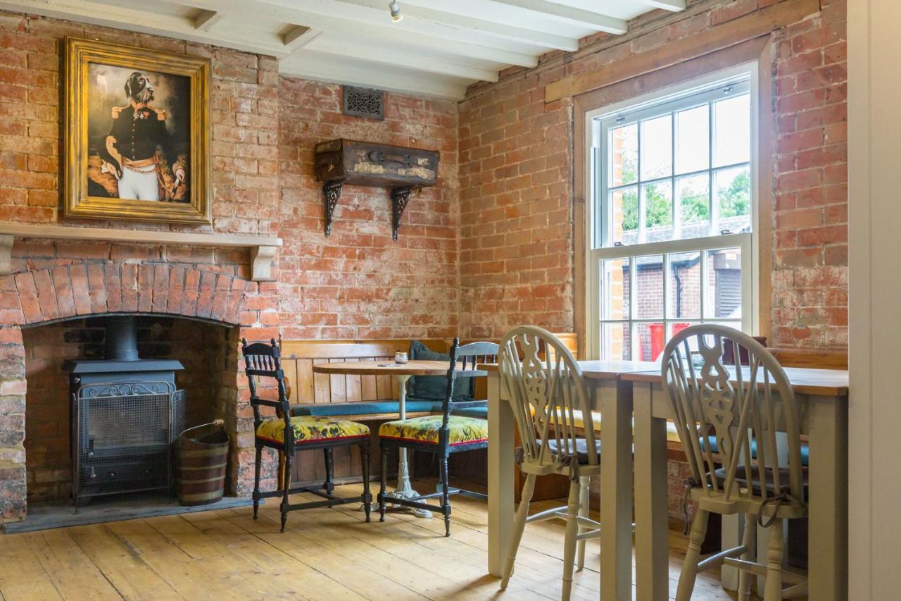 The Dog & Gun Inn Netheravon Extérieur photo