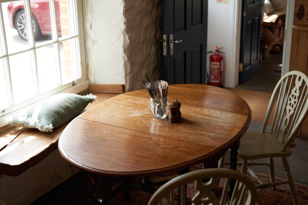 The Dog & Gun Inn Netheravon Extérieur photo