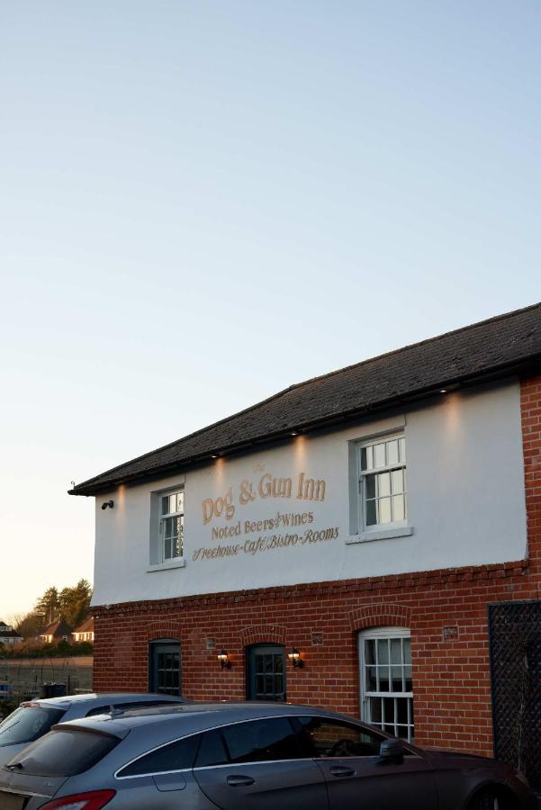 The Dog & Gun Inn Netheravon Extérieur photo