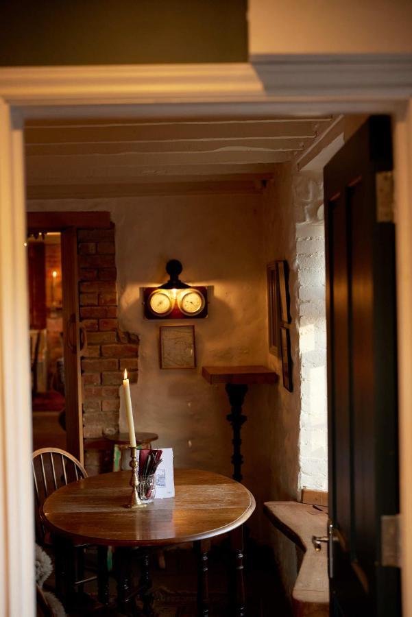The Dog & Gun Inn Netheravon Extérieur photo