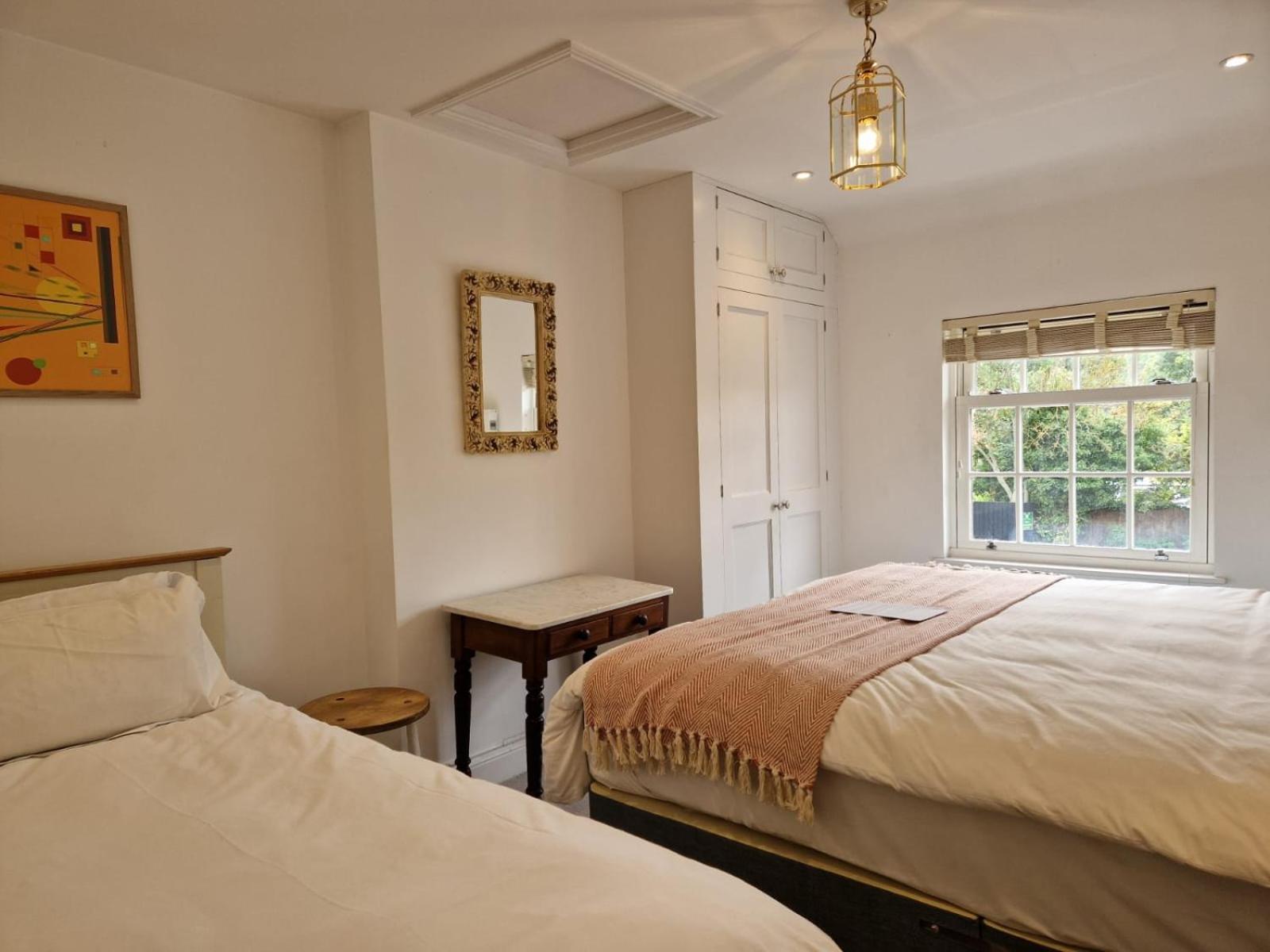 The Dog & Gun Inn Netheravon Chambre photo
