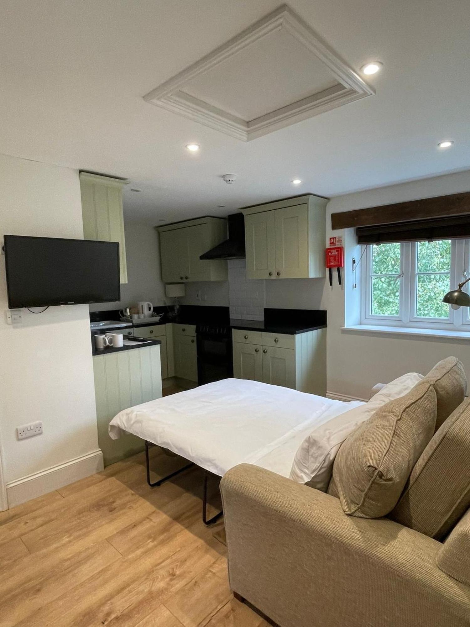 The Dog & Gun Inn Netheravon Chambre photo